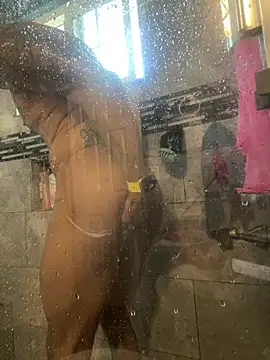 Snapshot of RoodoggXL chatting on 02-15-25, 04:45 RoodoggXL online show from 02-15-25, 04:45