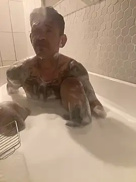 Snapshot of RoodoggXL chatting on 03-20-25, 01:15 RoodoggXL online show from 03-20-25, 01:15