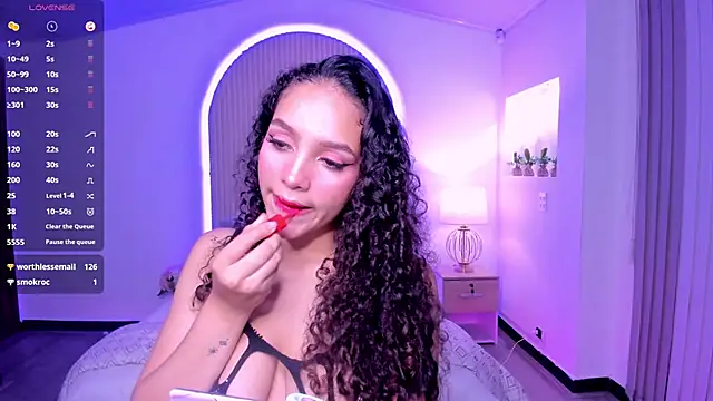 Snapshot of anahi_curlie1 chatting on 12-22-24, 07:44 anahi curlie1 online show from 12-22-24, 07:44