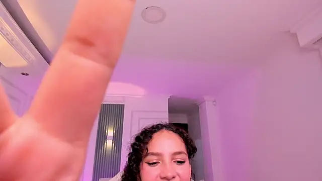 Snapshot of anahi_curlie1 chatting on 05-31-26, 06:09 anahi curlie1 online show from 05-31-26, 06:09