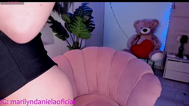 Snapshot of Marily_Daniela_ chatting on 03-09-25, 03:32 Marily Daniela online show from 03-09-25, 03:32