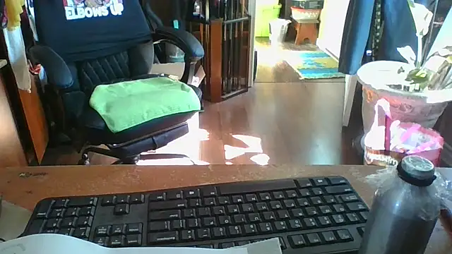 Snapshot of Daremeknot chatting on 06-01-26, 02:08 Daremeknot online show from 06-01-26, 02:08