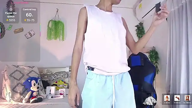 Snapshot of huge_armound chatting on 01-15-26, 10:35 huge armound online show from 01-15-26, 10:35