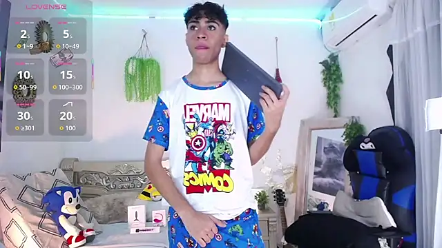 Snapshot of huge_armound chatting on 03-02-26, 05:41 huge armound online show from 03-02-26, 05:41