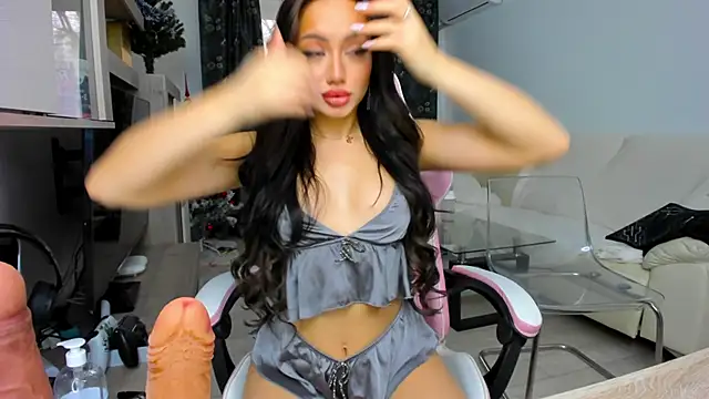 KaylaLaine online show from 02-05-25, 06:13