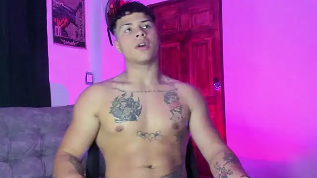 Snapshot of Dominic_Biker__ chatting on 02-10-26, 01:10 Dominic Biker online show from 02-10-26, 01:10