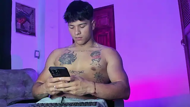 Snapshot of Dominic_Biker__ chatting on 02-11-26, 05:01 Dominic Biker online show from 02-11-26, 05:01