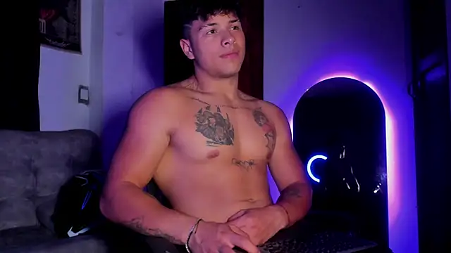 Snapshot of Dominic_Biker__ chatting on 05-15-26, 04:08 Dominic Biker online show from 05-15-26, 04:08