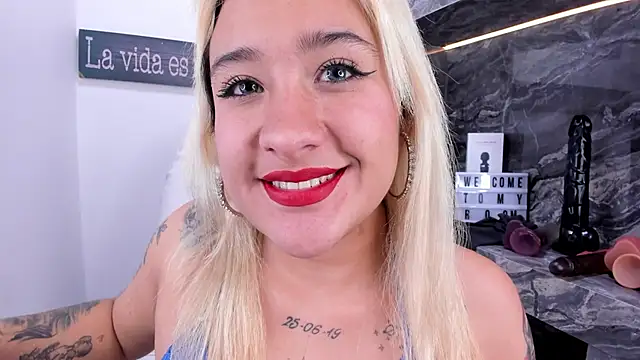 Snapshot of miss_danika chatting on 01-13-25, 02:21 miss danika online show from 01-13-25, 02:21