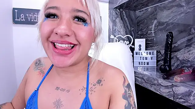Snapshot of miss_danika chatting on 01-24-25, 02:08 miss danika online show from 01-24-25, 02:08
