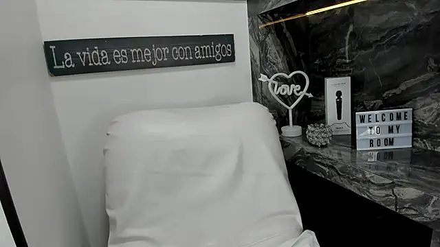 Snapshot of miss_danika chatting on 02-05-25, 11:02 miss danika online show from 02-05-25, 11:02