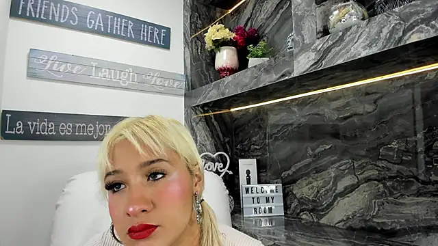 Snapshot of miss_danika chatting on 02-07-25, 11:01 miss danika online show from 02-07-25, 11:01