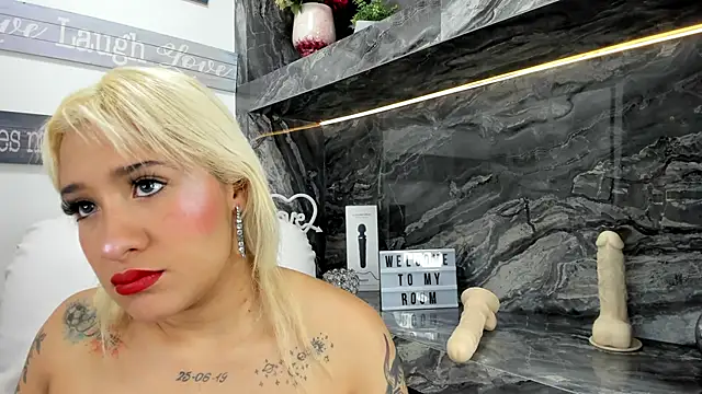 Snapshot of miss_danika chatting on 02-08-25, 11:01 miss danika online show from 02-08-25, 11:01