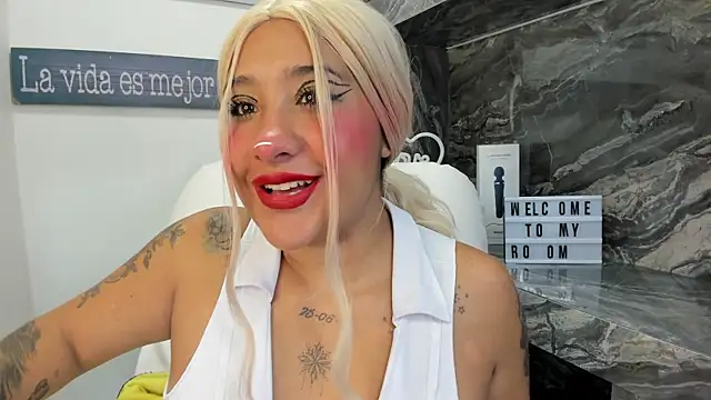 miss danika online show from 11-10-25, 11:09