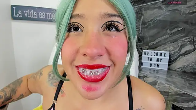 miss danika online show from 11-20-25, 11:10