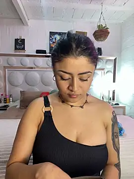 Snapshot of lucianaroy chatting on 01-29-25, 02:19 lucianaroy online show from 01-29-25, 02:19