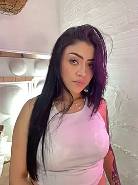 Snapshot of lucianaroy chatting on 02-15-25, 12:59 lucianaroy online show from 02-15-25, 12:59