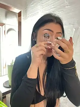 Snapshot of lucianaroy chatting on 02-19-25, 10:20 lucianaroy online show from 02-19-25, 10:20