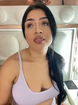 Snapshot of lucianaroy chatting on 02-28-25, 09:44 lucianaroy online show from 02-28-25, 09:44