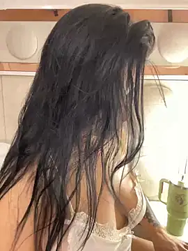 Snapshot of lucianaroy chatting on 03-14-25, 06:10 lucianaroy online show from 03-14-25, 06:10