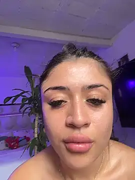 Snapshot of lucianaroy chatting on 11-01-25, 12:51 lucianaroy online show from 11-01-25, 12:51