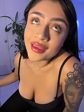 Snapshot of lucianaroy chatting on 11-20-25, 05:56 lucianaroy online show from 11-20-25, 05:56