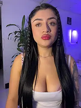 Snapshot of lucianaroy chatting on 12-16-25, 01:54 lucianaroy online show from 12-16-25, 01:54