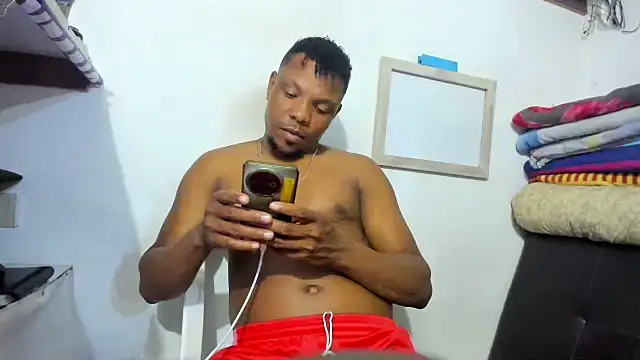 Snapshot of hugo3918_ chatting on 07-21-26, 12:35 hugo3918 online show from 07-21-26, 12:35