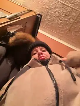 Snapshot of LikaCat chatting on 12-29-24, 04:05 LikaCat online show from 12-29-24, 04:05