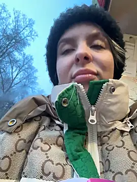 Snapshot of LikaCat chatting on 01-07-25, 10:11 LikaCat online show from 01-07-25, 10:11