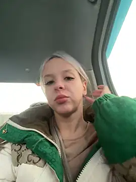 Snapshot of LikaCat chatting on 01-12-25, 04:00 LikaCat online show from 01-12-25, 04:00