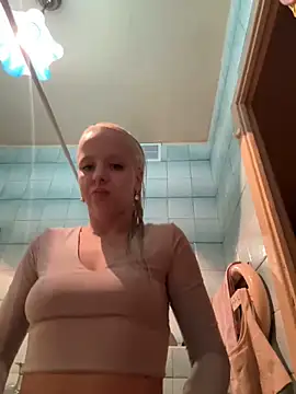 Snapshot of LikaCat chatting on 01-20-25, 04:10 LikaCat online show from 01-20-25, 04:10