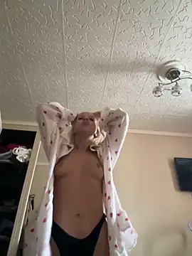 Snapshot of LikaCat chatting on 01-21-25, 04:10 LikaCat online show from 01-21-25, 04:10