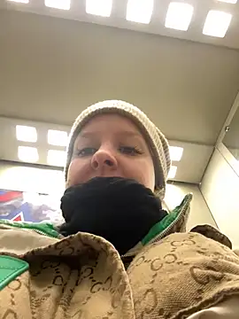 Snapshot of LikaCat chatting on 02-01-25, 04:14 LikaCat online show from 02-01-25, 04:14