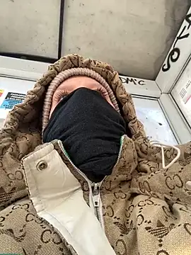 Snapshot of LikaCat chatting on 02-01-25, 07:15 LikaCat online show from 02-01-25, 07:15