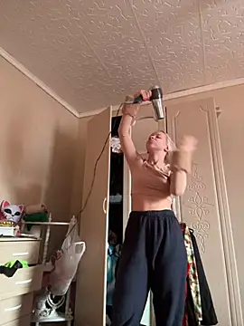 Snapshot of LikaCat chatting on 02-08-25, 04:14 LikaCat online show from 02-08-25, 04:14