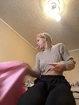 Snapshot of LikaCat chatting on 02-09-25, 04:14 LikaCat online show from 02-09-25, 04:14