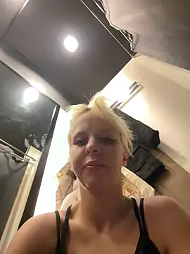 Snapshot of LikaCat chatting on 02-13-25, 07:13 LikaCat online show from 02-13-25, 07:13