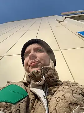 Snapshot of LikaCat chatting on 02-19-25, 06:33 LikaCat online show from 02-19-25, 06:33