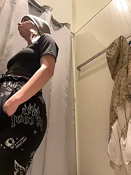 Snapshot of LikaCat chatting on 02-21-25, 06:07 LikaCat online show from 02-21-25, 06:07