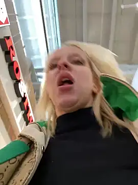 Snapshot of LikaCat chatting on 02-23-25, 07:11 LikaCat online show from 02-23-25, 07:11