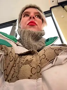 Snapshot of LikaCat chatting on 02-27-25, 04:20 LikaCat online show from 02-27-25, 04:20