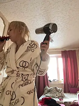 Snapshot of LikaCat chatting on 02-28-25, 02:20 LikaCat online show from 02-28-25, 02:20