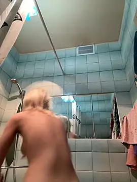 Snapshot of LikaCat chatting on 03-07-25, 04:02 LikaCat online show from 03-07-25, 04:02