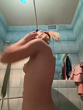 Snapshot of LikaCat chatting on 03-09-25, 03:54 LikaCat online show from 03-09-25, 03:54