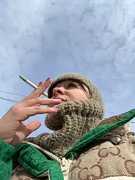 Snapshot of LikaCat chatting on 03-13-25, 07:09 LikaCat online show from 03-13-25, 07:09