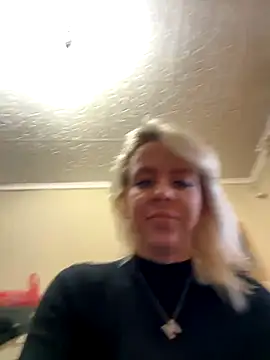 Snapshot of LikaCat chatting on 09-21-25, 01:40 LikaCat online show from 09-21-25, 01:40