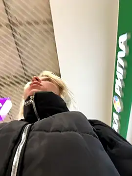 Snapshot of LikaCat chatting on 09-28-25, 04:07 LikaCat online show from 09-28-25, 04:07