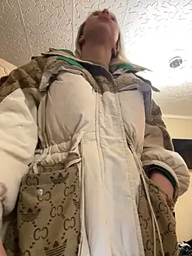 Snapshot of LikaCat chatting on 10-02-25, 04:19 LikaCat online show from 10-02-25, 04:19