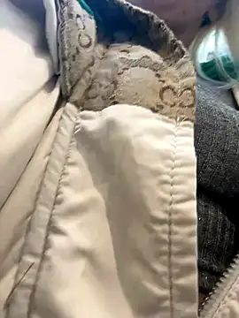 Snapshot of LikaCat chatting on 10-10-25, 04:22 LikaCat online show from 10-10-25, 04:22